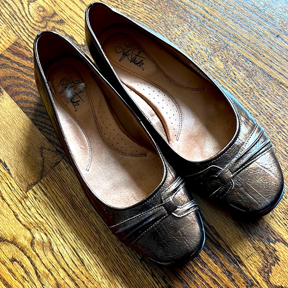 Bronze Women’s LifeStride Flats 9.5 EUC